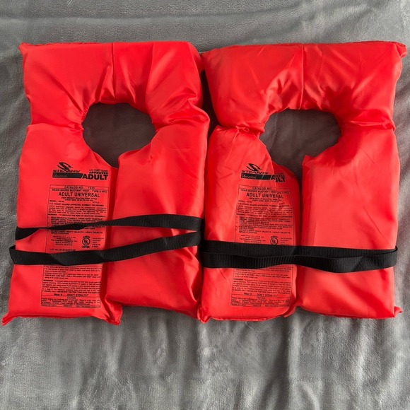 2 Stearns Universal Adult Life Vest PFD Near-Shore Buoyant Pair USCG Approved - Picture 1 of 5
